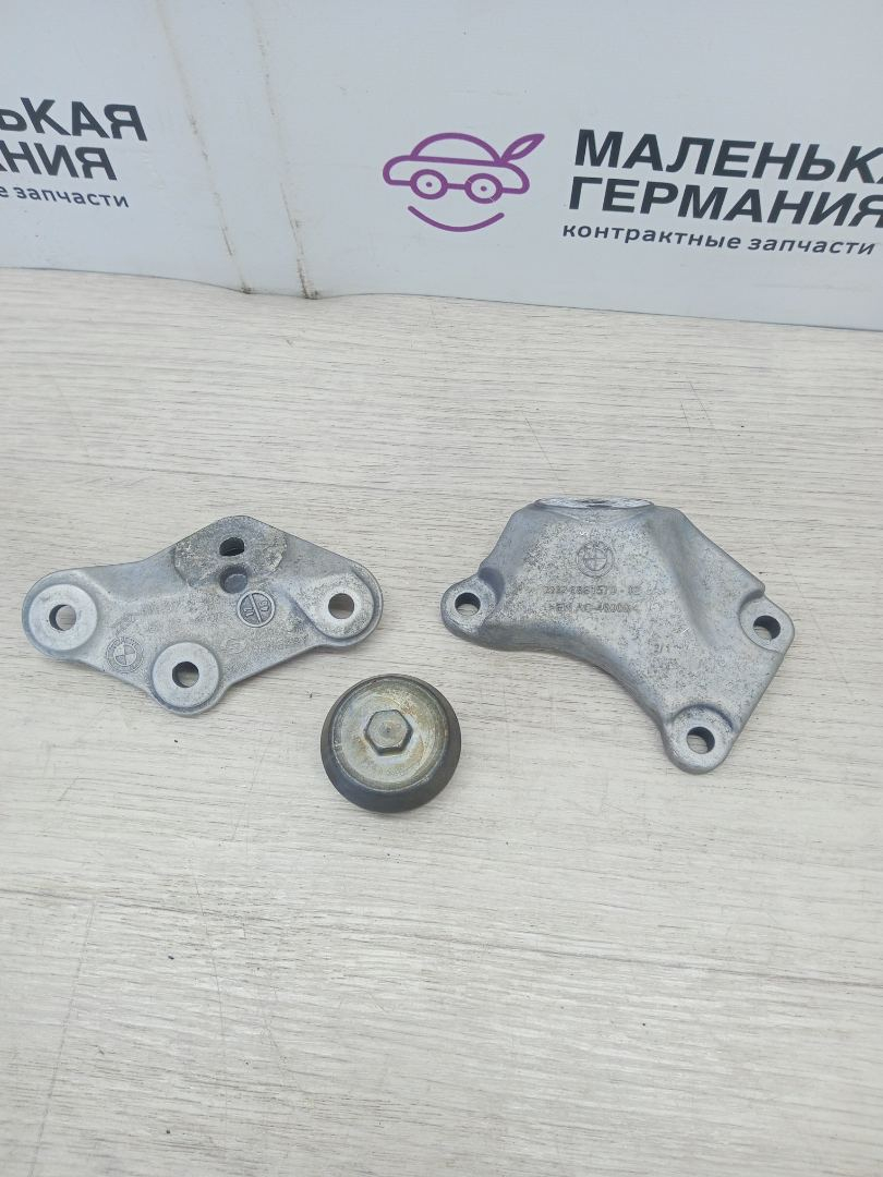 кронштейн КПП BMW 5 серия G30/G31 G30 2017, 3.0 л., B58 B30 A, бензин, АКПП, темно-синий, седан, полный привод, 22326861570, 22326861571, 2232225498, 6861570, 6861571 - фото №1