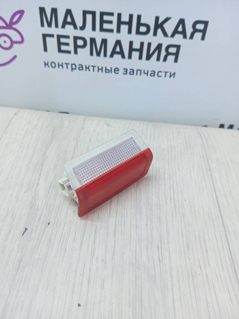 фонарь освещения пространства для ног Mercedes-Benz C-Класс W205/S205/C205 2014, 2.0 л., M 274.920, бензин, АКПП, белый, седан, задний привод, правый руль, A0028201901, A008202503 - фото №1