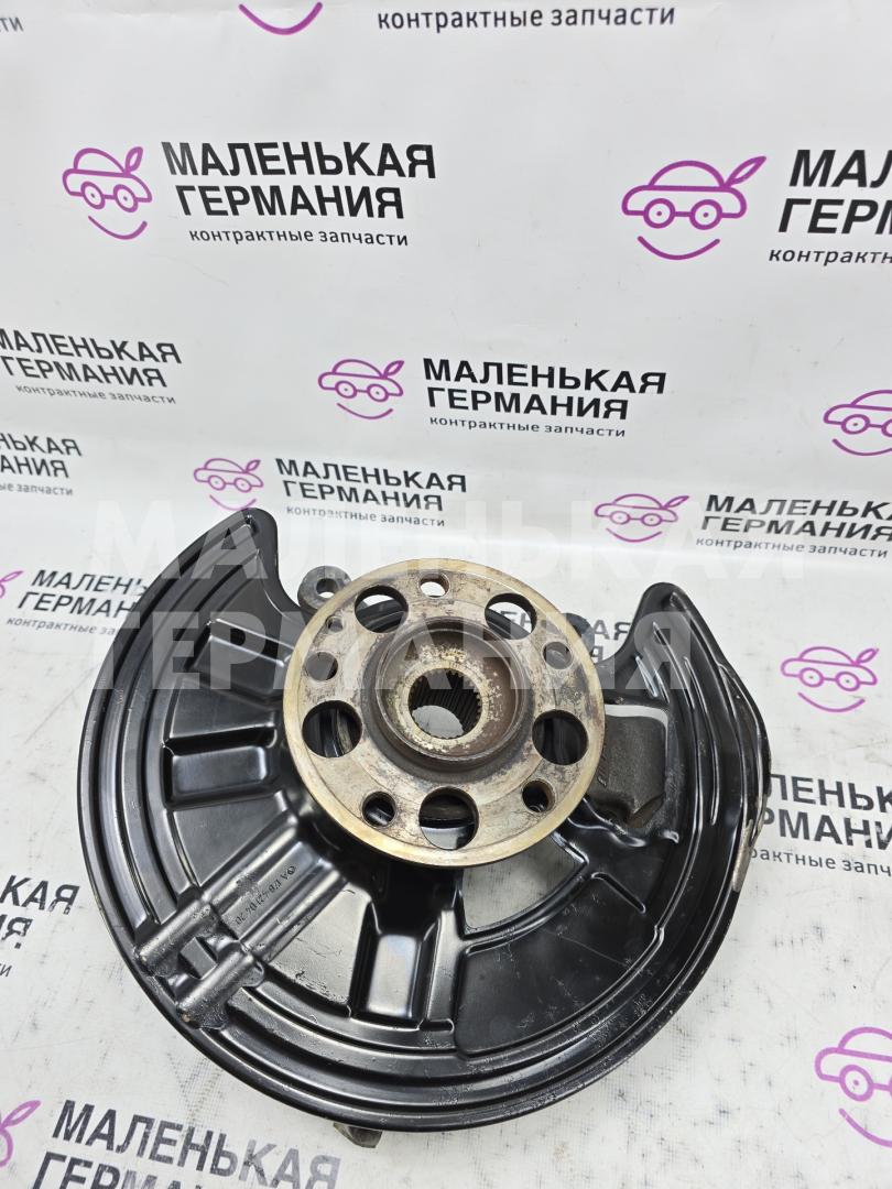 кулак поворотный правый Mercedes-Benz A-Класс W176 2013, 2.0 л., M 270.920, бензин, робот, серый, хетчбэк 5 дв., передний привод, правый руль, A1764210420, A1763320600 - фото №1