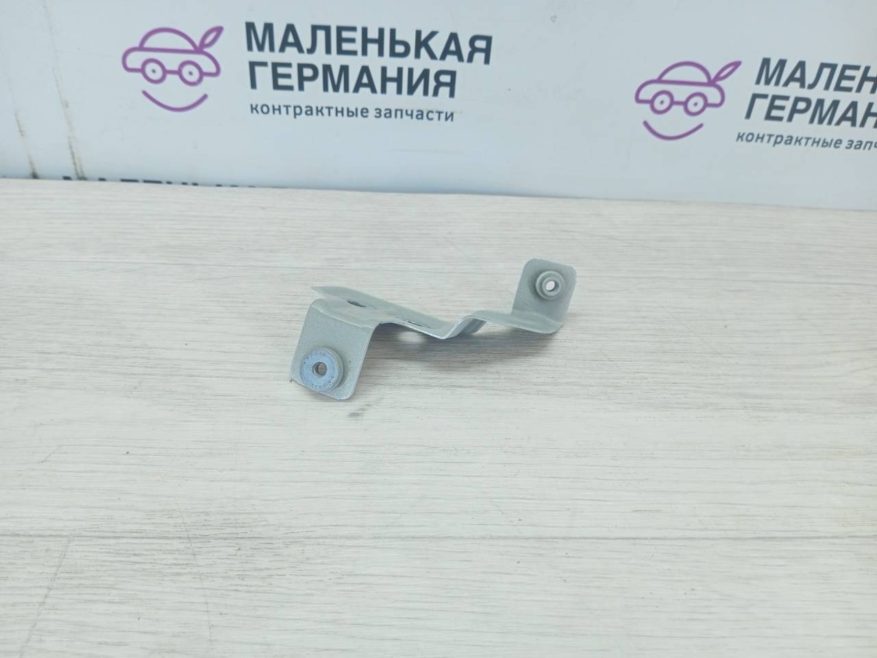 крепление ( кронштейн ) крыла BMW 5 серия G30/G31 G30 (2016 - 2020), 2.0 л., B47 D20 A, дизель, белый, седан, 41357440426, 7440426 - фото №1