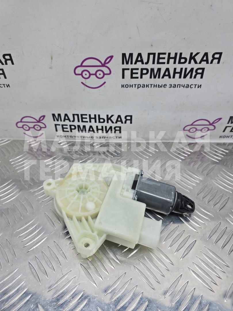 моторчик стеклоподъемника задний правый BMW 5 серия G30/G31 G30 2017, 2.0 л., B47 D20 A, дизель, АКПП, black sapphire metallic (475), седан, задний привод, правый руль, 51357455084, 7455084 - фото №1