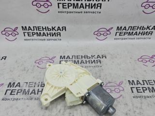 моторчик стеклоподъемника задний правый Mercedes-Benz E-Класс W212 [рестайлинг] W212 2014, 2.0 л., M 274.920, бензин, АКПП, 149 u белый, седан, задний привод, правый руль, A2048200642, 0130822504