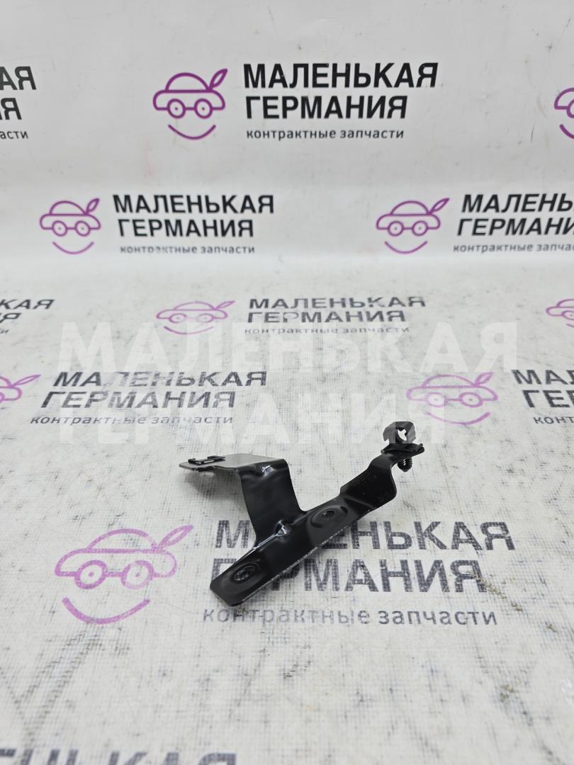 кронштейн (крепление) Volkswagen Golf GTI 6 поколение 2011, 2.0 л., CCZB, бензин, робот, b4/b9a белый, хетчбэк 5 дв., передний привод, правый руль, 1K0820769K - фото №1