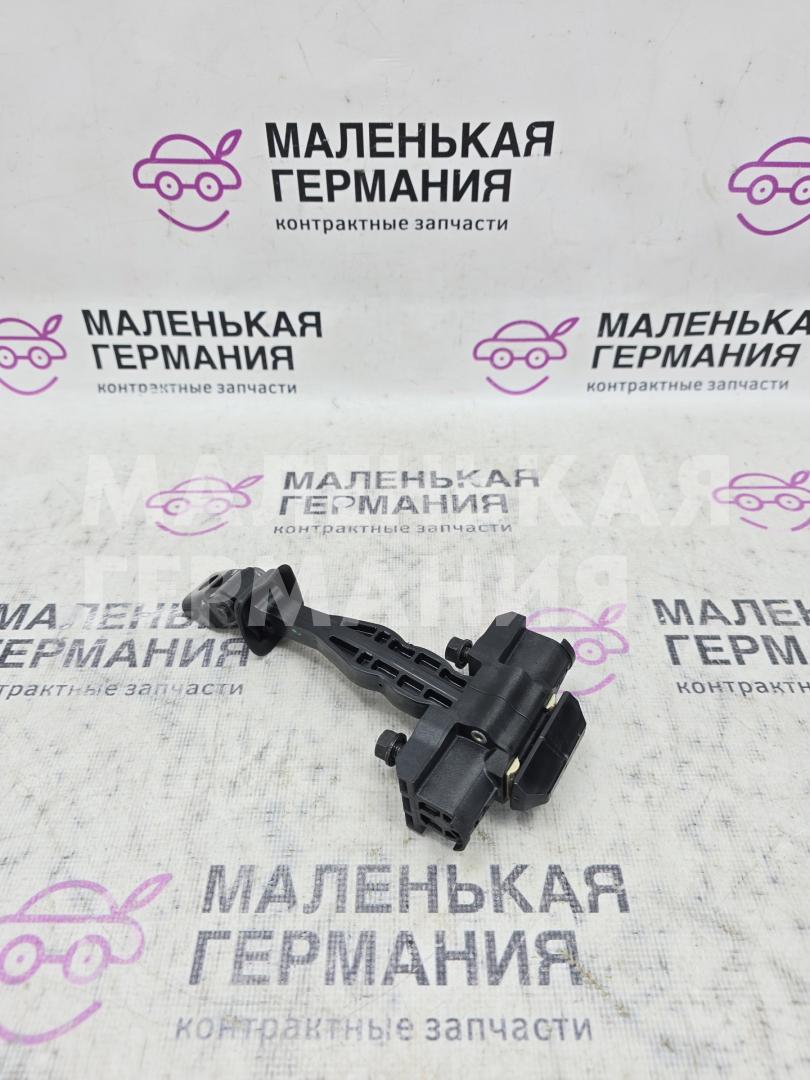 ограничитель открывания двери BMW 5 серия G30/G31 G30 2019, 4.4 л., N63 B44 C, бензин, АКПП, carbonschwarz metallic (416), седан, полный привод, 51217341030, 7341030 - фото №1