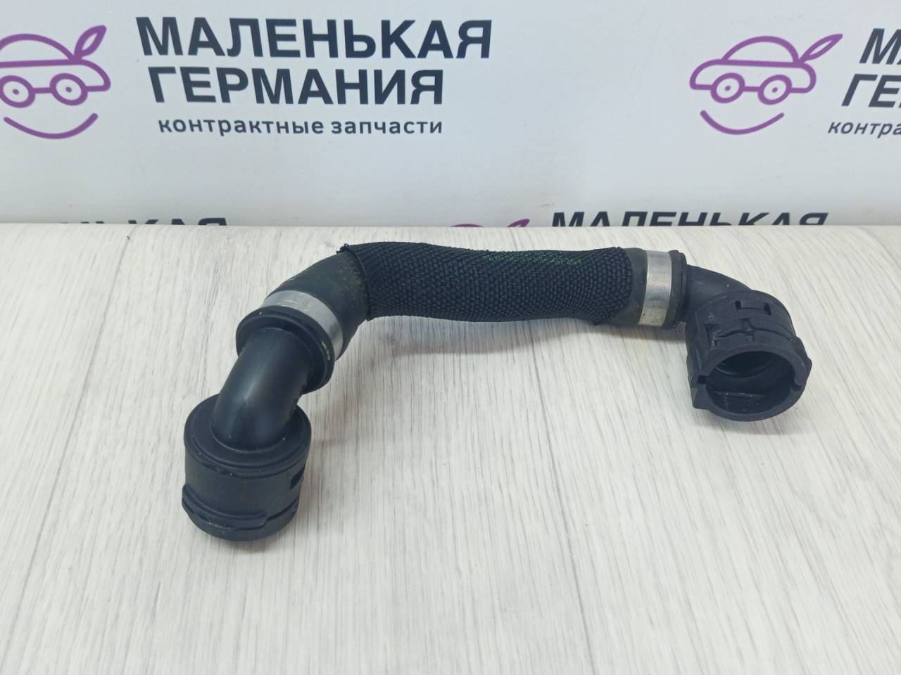 патрубок радиатора BMW 5 серия G30/G31 G30 (2016 - 2020), 3.0 л., B58 B30 A, бензин, полный привод, 17128602613, 8602613 - фото №1