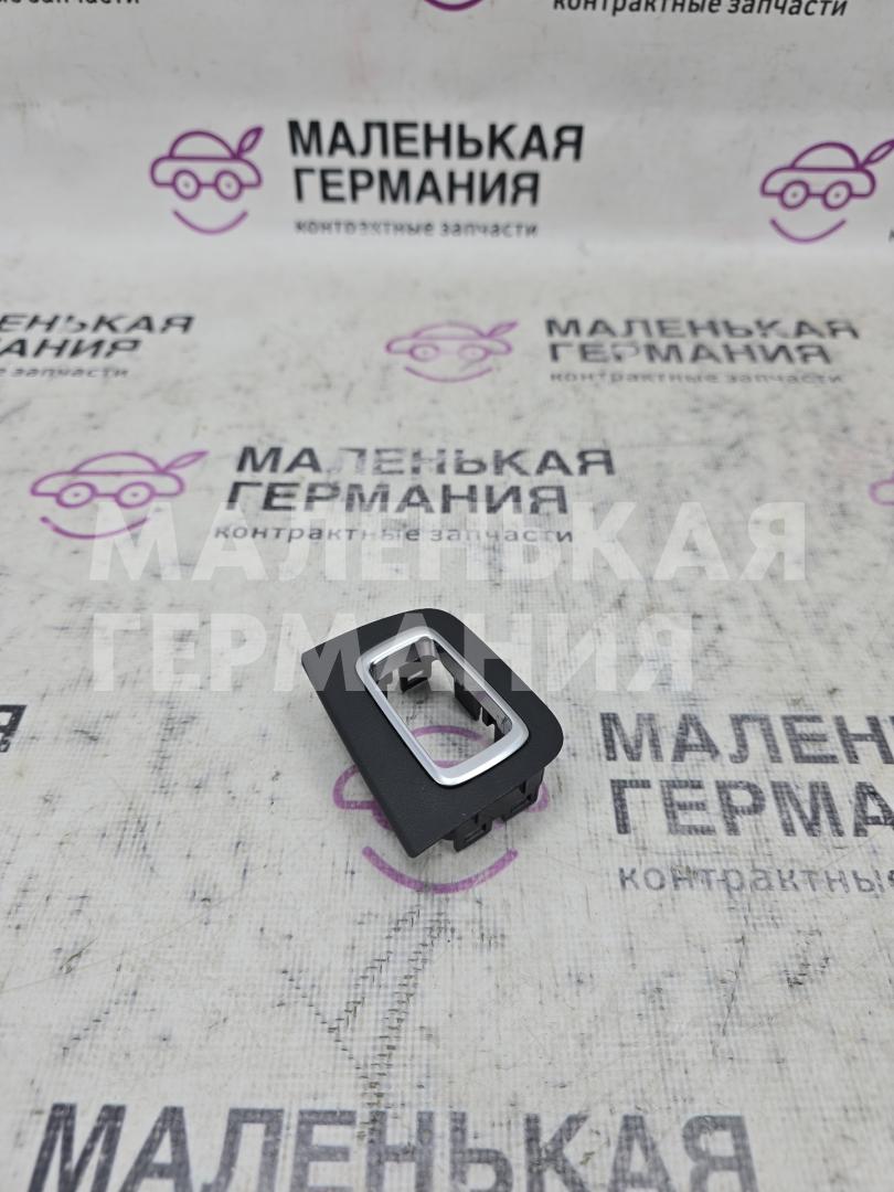 накладка блока управления стеклоподъемниками Mercedes-Benz C-Класс W205/S205/C205 W205.042 2014, 2.0 л., M 274.920, бензин, АКПП, 755 серый, седан, задний привод, правый руль, A2057370900 - фото №1