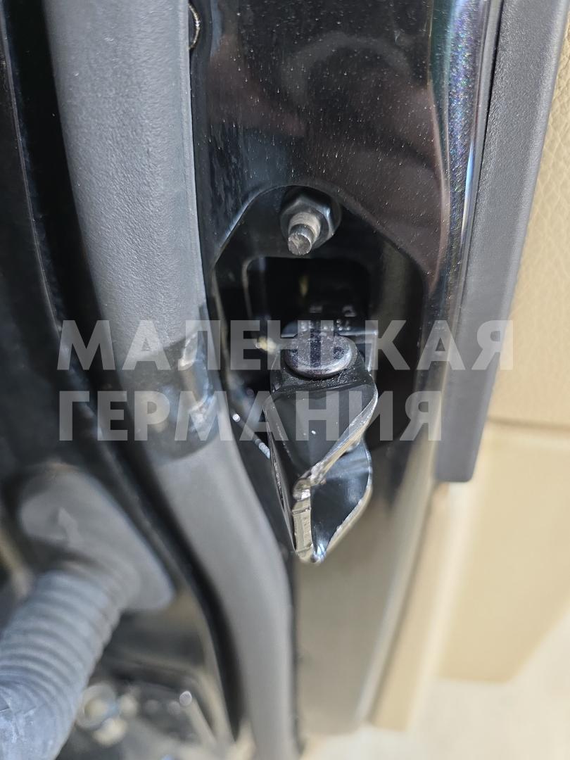 ограничитель открывания двери BMW 5 серия G30/G31 G30 2018, 2.0 л., B48 B20 A, бензин, АКПП, черный 475, седан, задний привод, правый руль, 51227341033, 7341033 - фото №1