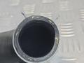патрубок радиатора Mercedes-Benz C-Класс W205/S205/C205 W205.042 2014, 2.0 л., M 274.920, бензин, АКПП, 755 серый, седан, задний привод, правый руль, A2742002982 - фото №4