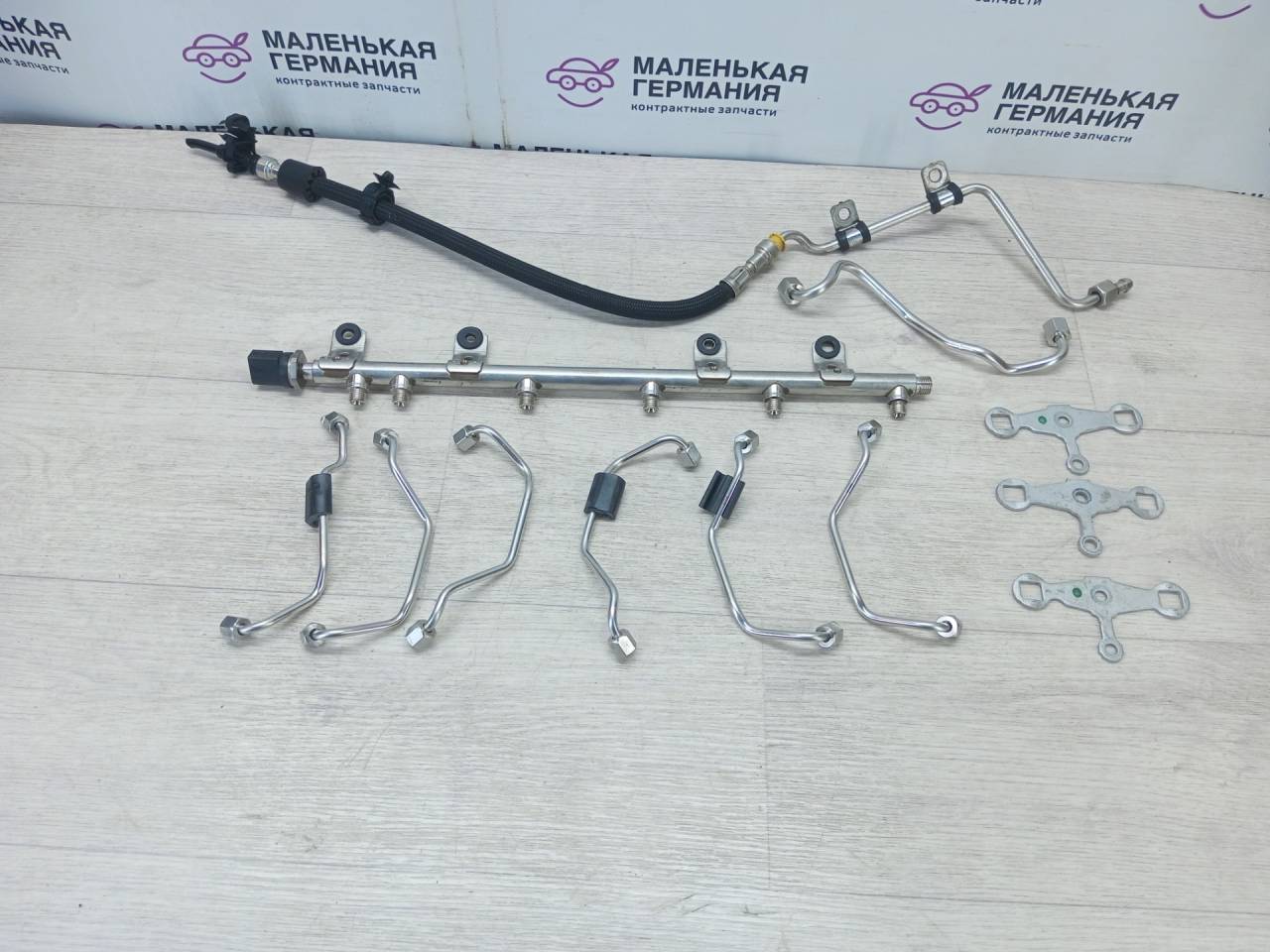топливная рампа BMW 3 серия F30/F31/F34 F30 2012, 3.0 л., N55 B30 A, бензин, АКПП, black sapphire metallic (475), седан, задний привод, 13537649710, 7649710, 7595405, 7628049 - фото №1