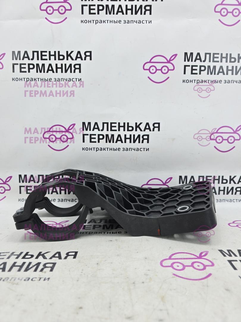 кронштейн топливного фильтра BMW X5 F15 2013, 3.0 л., N57 D30 A, дизель, АКПП, mineralweiss metallic (a96), внедорожник 5 дв., полный привод, правый руль, 16117206504, 7206504, 70312332, 70347023, 13327796063, 7796063, 70314607 - фото №1
