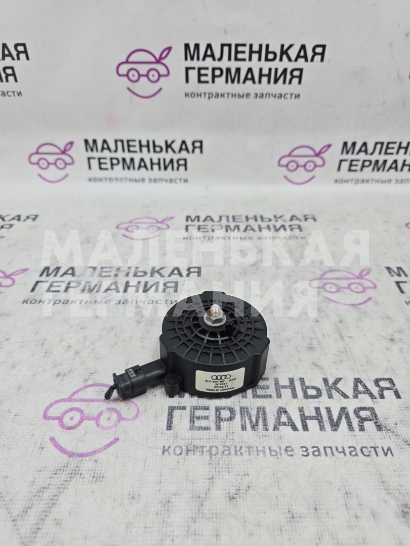 блок управления (другие) Volkswagen Golf GTI 6 поколение 2011, 2.0 л., CCZB, бензин, робот, b4/b9a белый, хетчбэк 5 дв., передний привод, правый руль, 8J0907601, 8J0907601KKE - фото №1