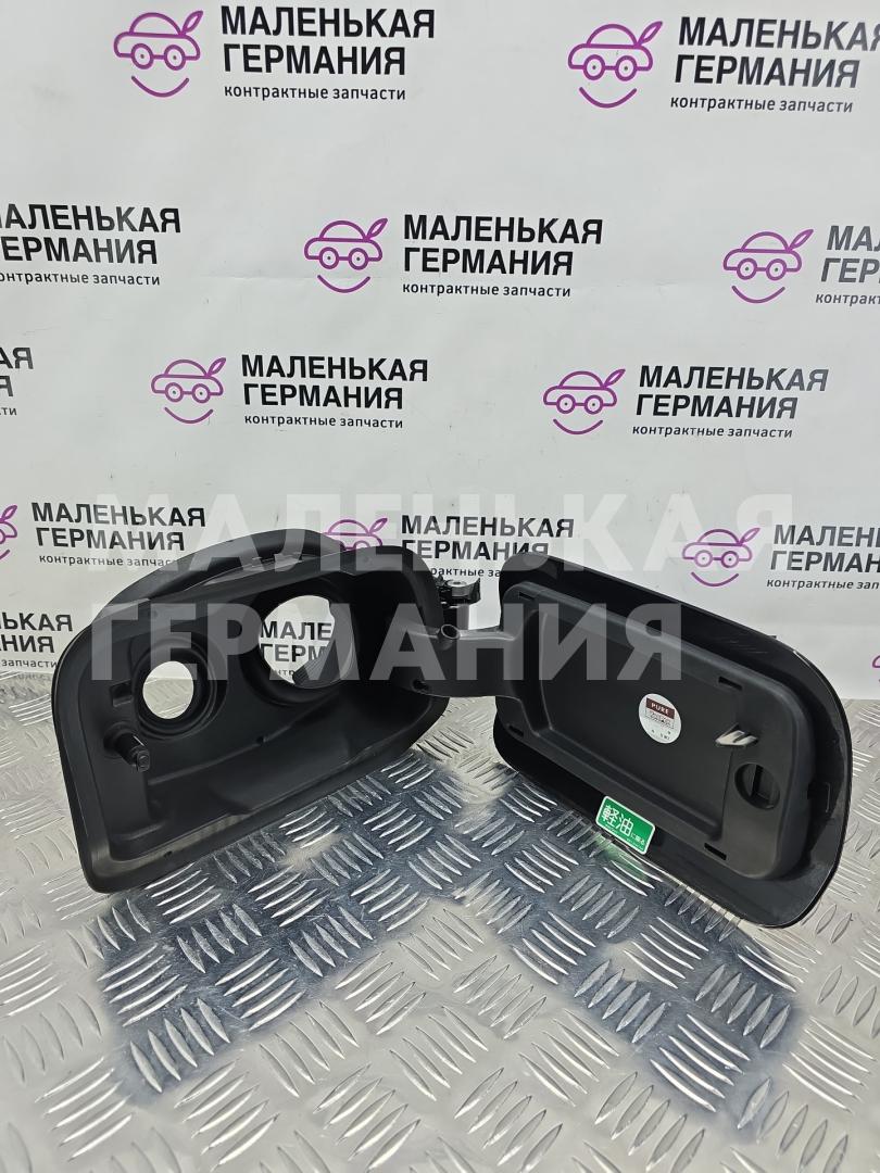 лючок топливного бака BMW 5 серия G30/G31 G30 2017, 2.0 л., B47 D20 A, дизель, АКПП, black sapphire metallic (475), седан, задний привод, правый руль, 7387934, 51177391833, 7391833, 51917387934 - фото №1