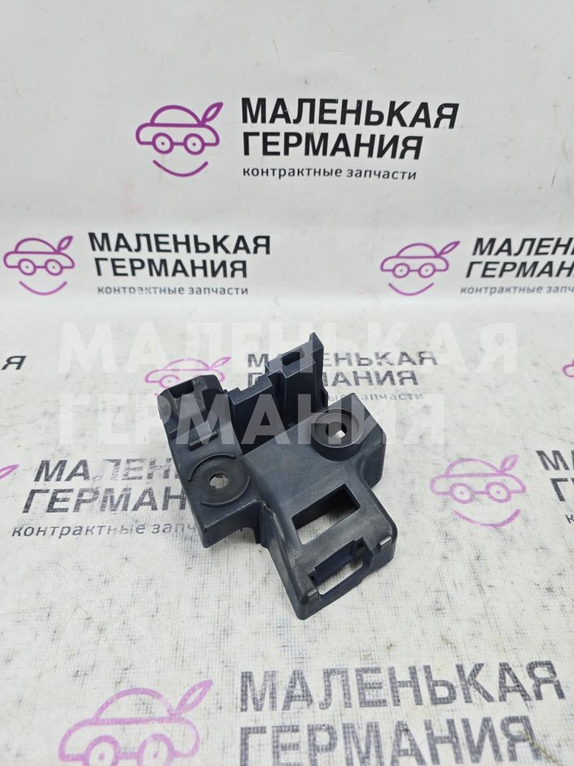 Крепление бампера заднего Volkswagen Golf GTI 6 поколение 2011, 2.0 л., CCZB, бензин, робот, b4/b9a белый, хетчбэк 5 дв., передний привод, правый руль, 5K6807393A - фото №1