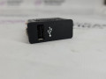 разъем AUX / USB BMW X1 F48 2017, 2.0 л., B48 A20 B, бензин, АКПП, alpinweiss 3 (300), полный привод, правый руль, 84106820397, 6820397 - фото №6