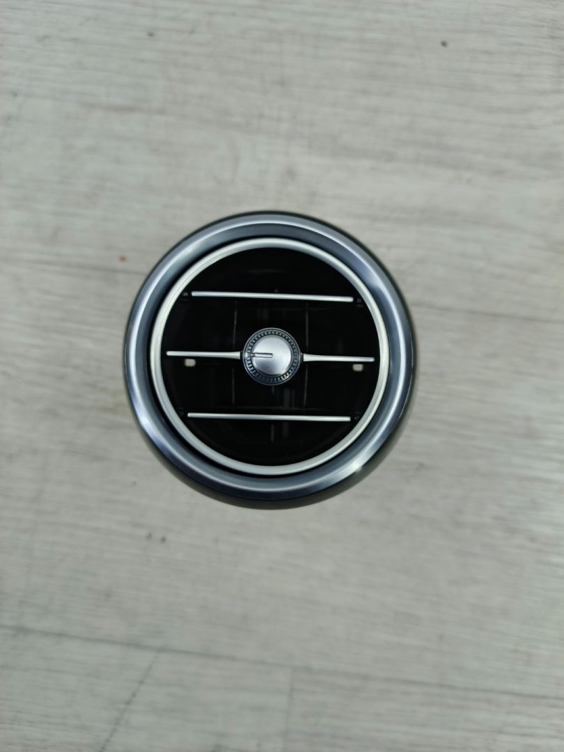 дефлектор обдува салона Mercedes-Benz C-Класс W205/S205/C205 2014, 2.0 л., M 274.920, бензин, АКПП, белый, седан, задний привод, правый руль, A2058304604 - фото №1