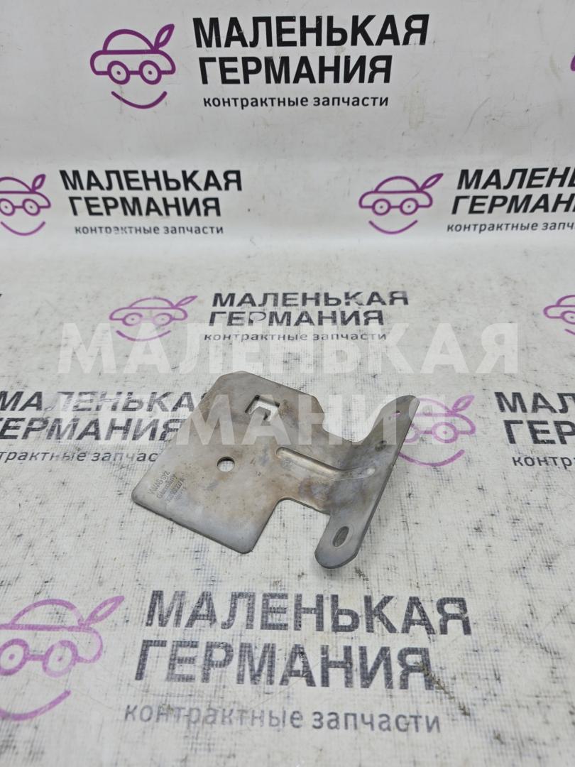 кронштейн (крепление) Volkswagen Passat B8 2015, 1.8 л., CJSA, бензин, робот, 2t/c9x чёрный перламутр, седан, правый руль, 3G0951227A - фото №1