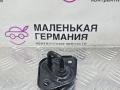 петля замка капота Mercedes-Benz E-Класс W212 [рестайлинг] W212 2014, 2.0 л., M 274.920, бензин, АКПП, 149 u белый, седан, задний привод, правый руль, A2128800060 - фото №2