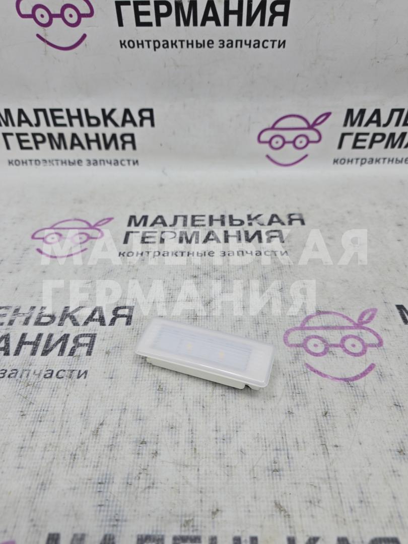 плафон двери BMW 1 серия F20/F21 F20 2013, 3.0 л., N55 B30 A, бензин, АКПП, 300, u300 — alpinweiss iii, хетчбэк 5 дв., задний привод, правый руль, 9270505, 63319270505, 9219490 - фото №1