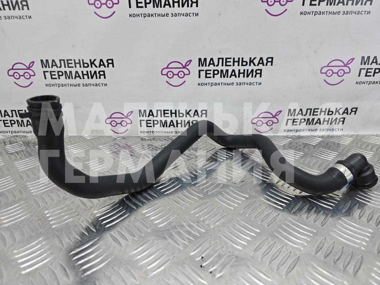 патрубок радиатора Mercedes-Benz GLA-Класс X156 2014, 2.0 л., M 270.920, бензин, робот, белый calcite white (650u), хетчбэк 5 дв., полный привод, правый руль, A2468303296 - фото №1