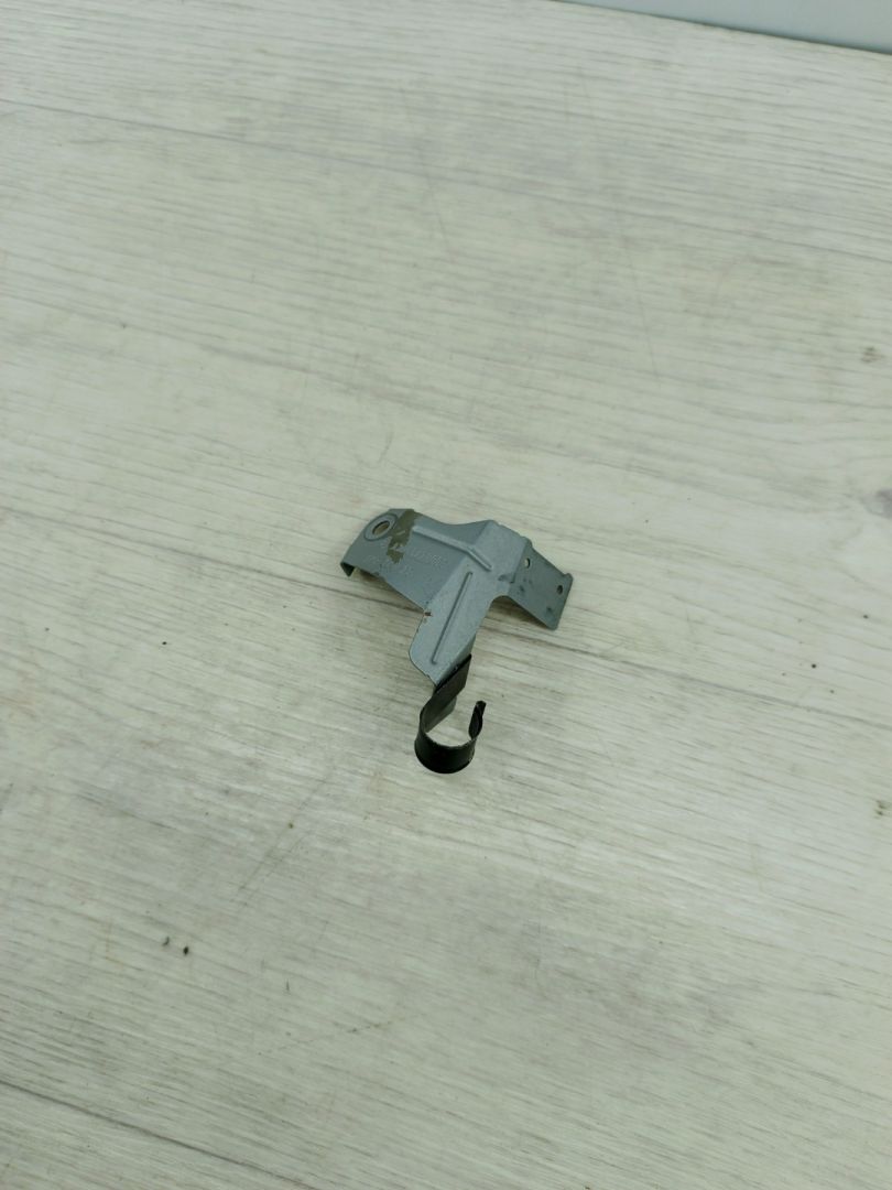 кронштейн (крепление) Mercedes-Benz C-Класс W205/S205/C205 2014, 2.0 л., M 274.920, бензин, АКПП, белый, седан, задний привод, правый руль, A2055470000 - фото №1