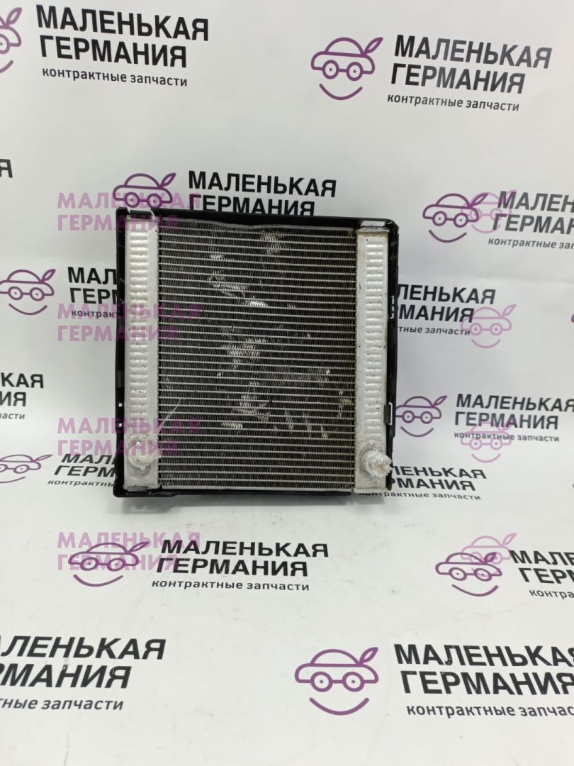 радиатор дополнительный системы охлаждения BMW 5 серия G30/G31 G30 2019, 4.4 л., N63 B44 C, бензин, АКПП, carbonschwarz metallic (416), седан, полный привод, 17118620207, 17118619383, 8619383, 17118619624, 8620207, 17118742469 - фото №1