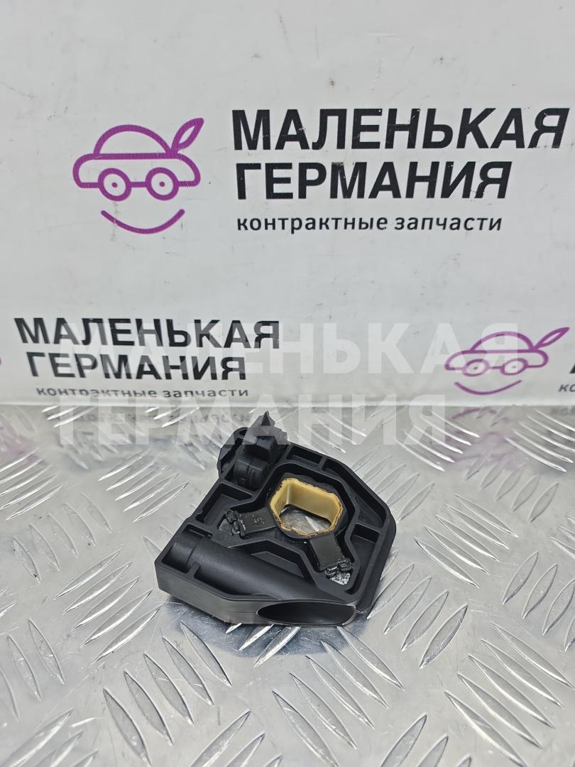 кронштейн радиатора BMW 3 серия F30/F31/F34 F30 2012, 2.0 л., N20 B20 B, бензин, АКПП, черный, седан, задний привод, правый руль, 17117600541, 7600541 - фото №1