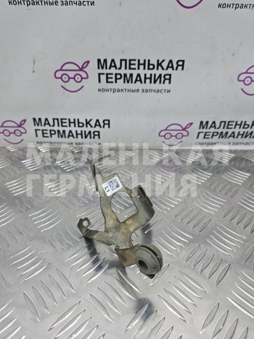 кронштейн (крепление) BMW 5 серия G30/G31 G30 2018, 2.0 л., B48 B20 A, бензин, АКПП, a96 mineral-weiss metallic, седан, задний привод, правый руль, 7341718 - фото №1
