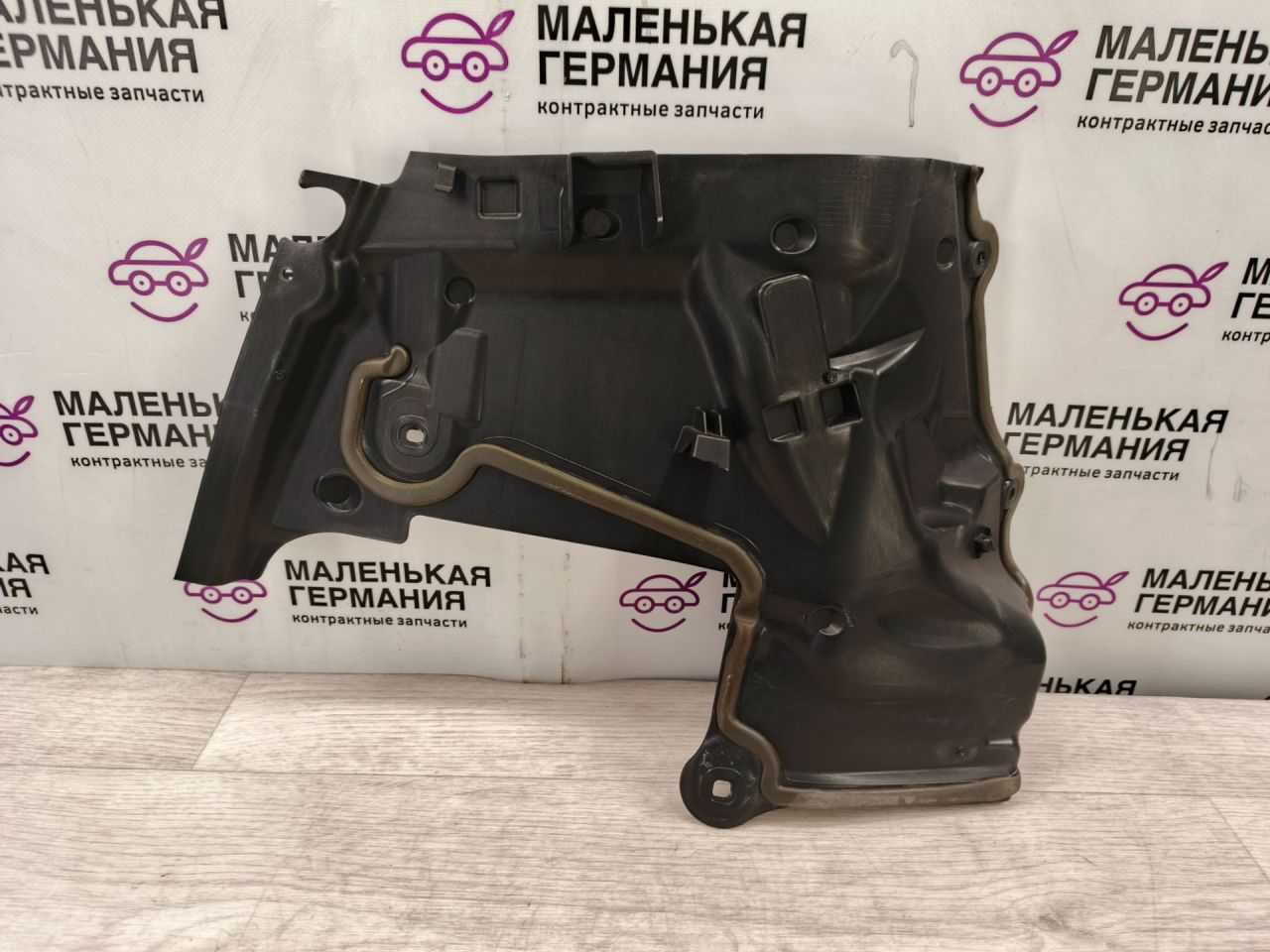 перегородка Mercedes-Benz C-Класс W205/S205/C205 2014, 2.0 л., M 274.920, бензин, АКПП, белый, седан, задний привод, правый руль, A2056200140 - фото №1