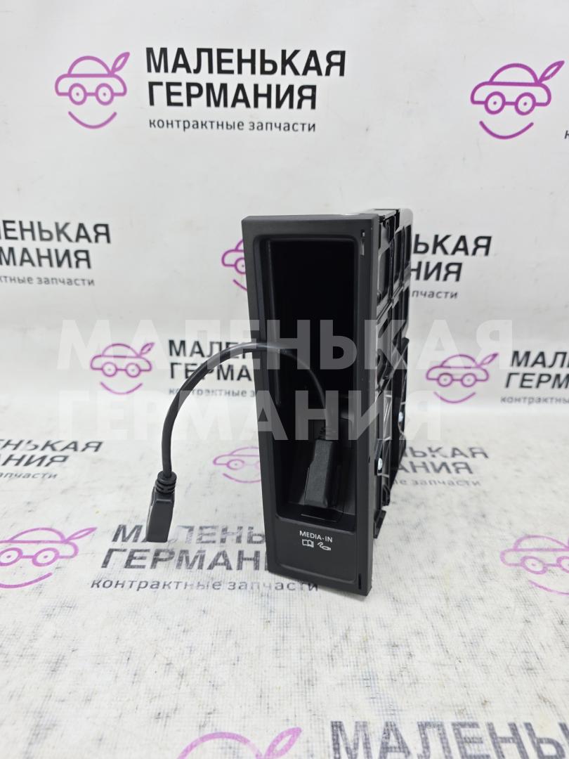 блок управления мультимедия Volkswagen Golf GTI 6 поколение 2011, 2.0 л., CCZB, бензин, робот, b4/b9a белый, хетчбэк 5 дв., передний привод, правый руль, 5N0035341F, 5N0035558 - фото №1