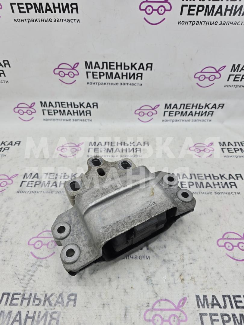 подушка крепления двигателя Volkswagen Golf GTI 6 поколение 2011, 2.0 л., CCZB, бензин, робот, b4/b9a белый, хетчбэк 5 дв., передний привод, правый руль, 1K0199555R - фото №1