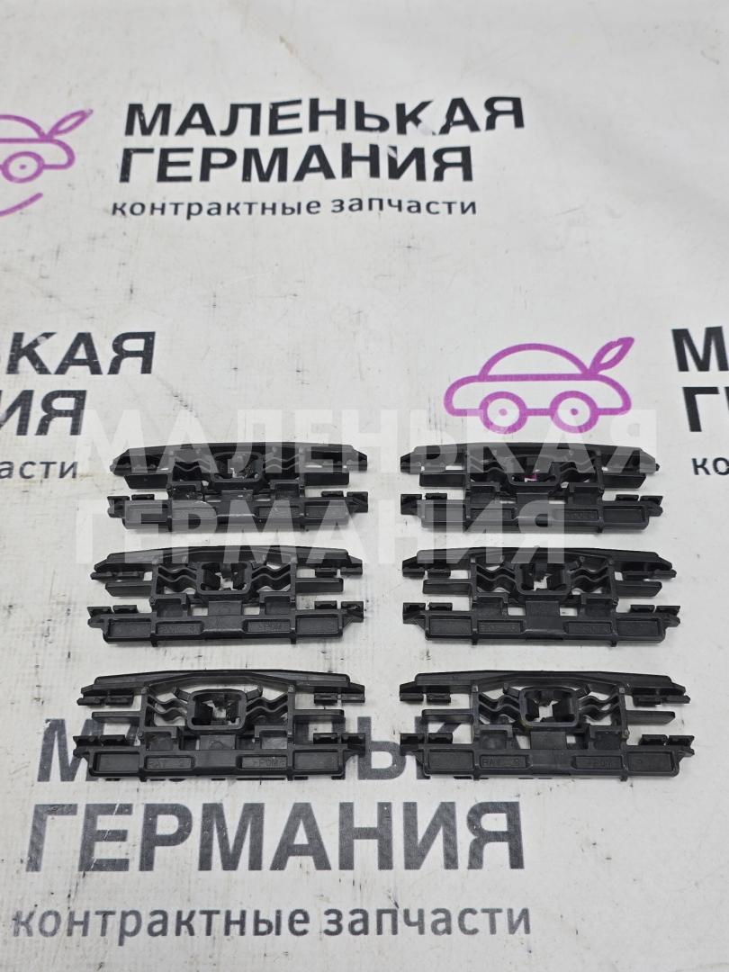 клипса (крепление) молдинга крыши BMW 5 серия G30/G31 G30 2017, 2.0 л., B48 B20 A, бензин, АКПП, b65 jatoba brown metallic, седан, задний привод, правый руль, 51137472264, 7472264 - фото №1