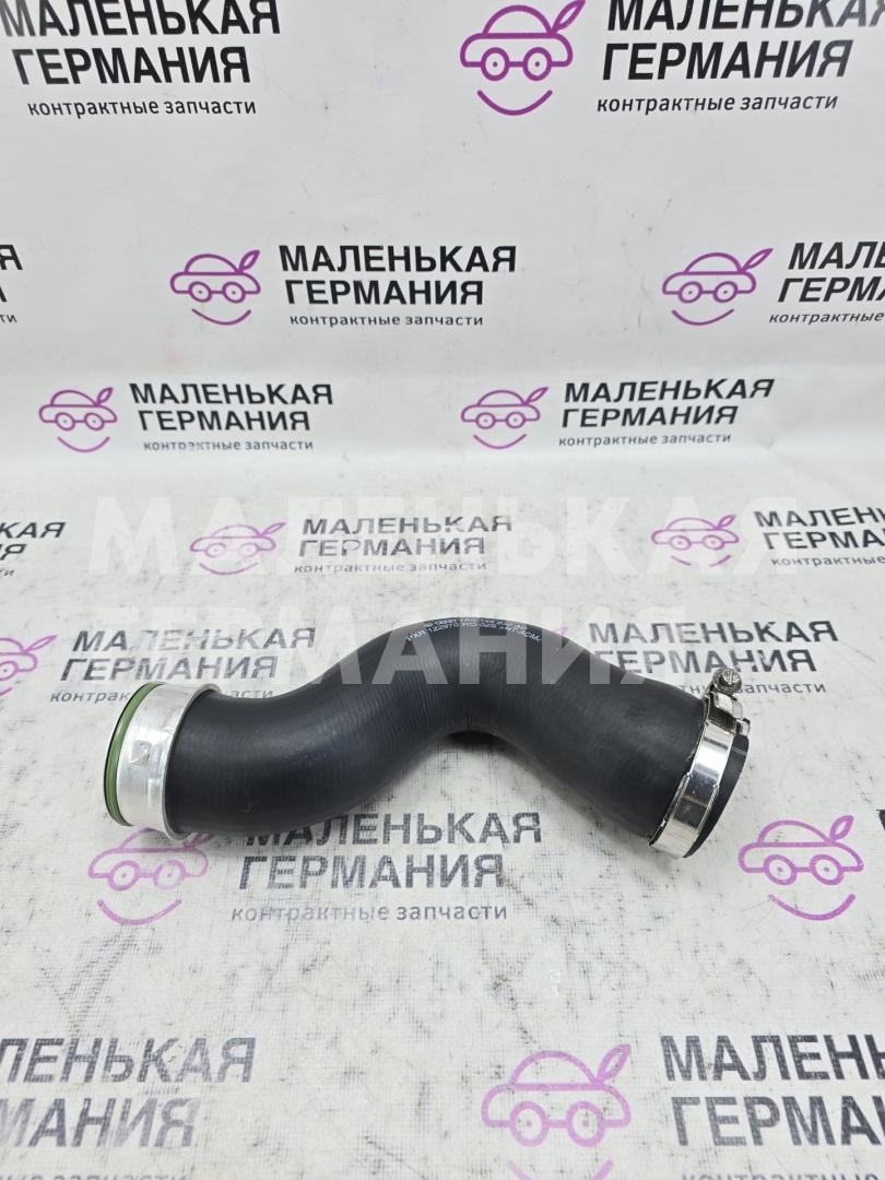 патрубок интеркулера Volkswagen Golf GTI 6 поколение 2011, 2.0 л., CCZB, бензин, робот, b4/b9a белый, хетчбэк 5 дв., передний привод, правый руль, 1K0145832AD - фото №1