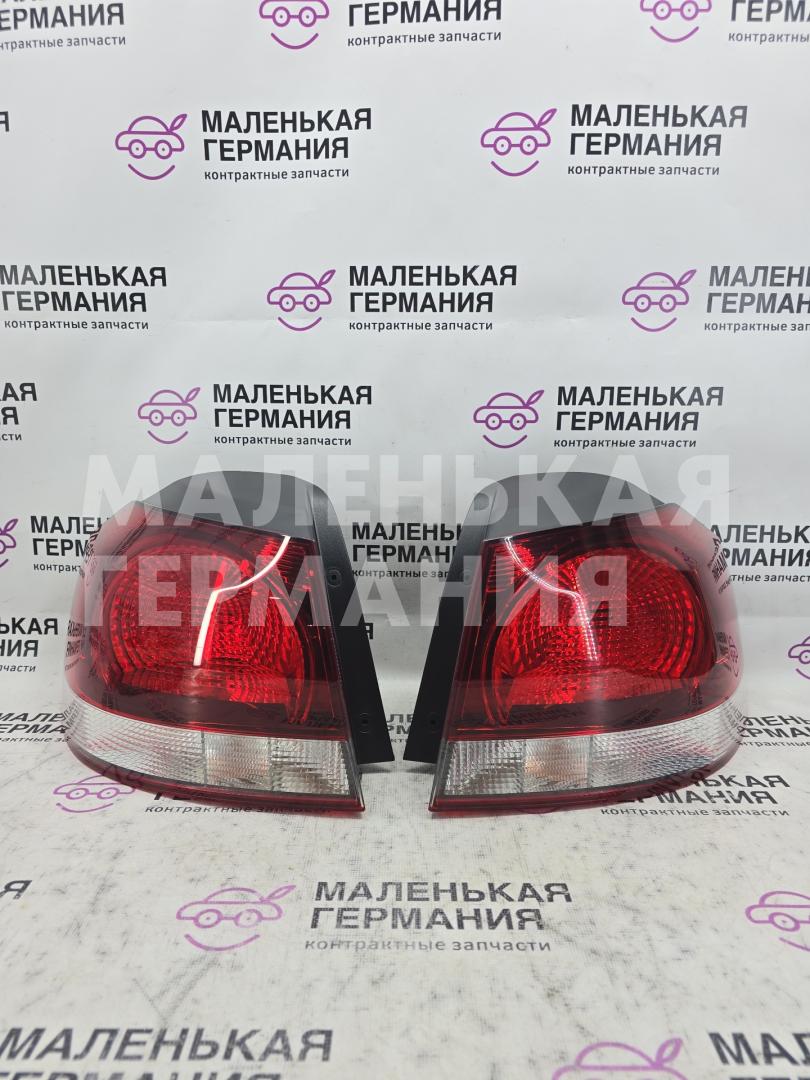 фонари задние (комплект) Volkswagen Golf GTI 6 поколение 2011, 2.0 л., CCZB, бензин, робот, b4/b9a белый, хетчбэк 5 дв., передний привод, правый руль, 5K0945095M, 5K0945096M, 1J0972924 - фото №1