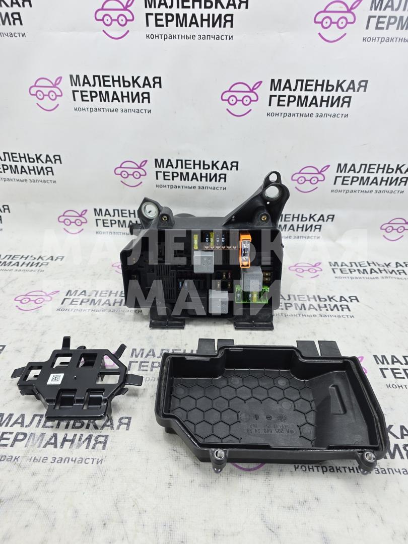 блок предохранителей Mercedes-Benz E-Класс W213/S213/C238/A238 2018, 2.0 л., M 274.920, бензин, АКПП, 149 polar white или polarweiss, седан, задний привод, правый руль, A2139062202, A2135400124, A2055463100, A2055402428 - фото №1