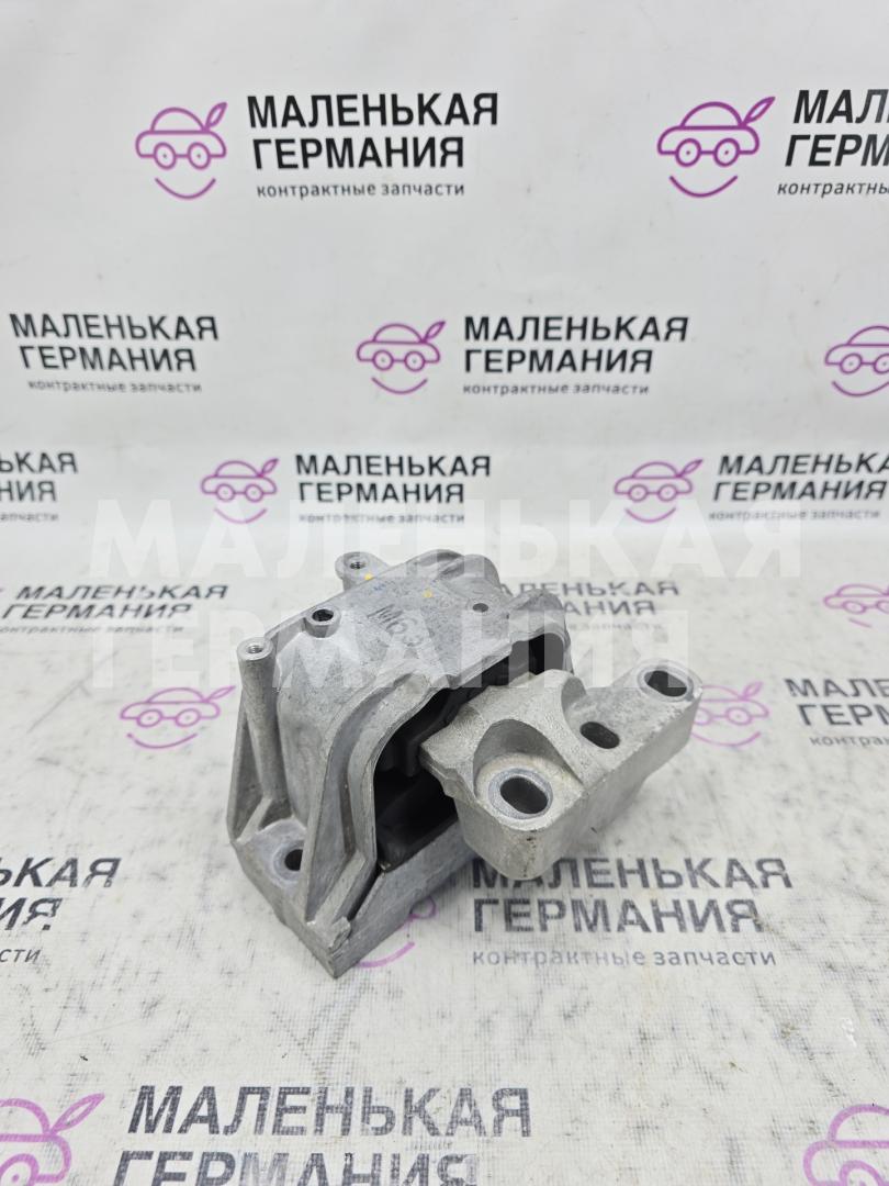 подушка крепления двигателя Volkswagen Golf GTI 6 поколение 2011, 2.0 л., CCZB, бензин, робот, b4/b9a белый, хетчбэк 5 дв., передний привод, правый руль, 1K0199262M - фото №1