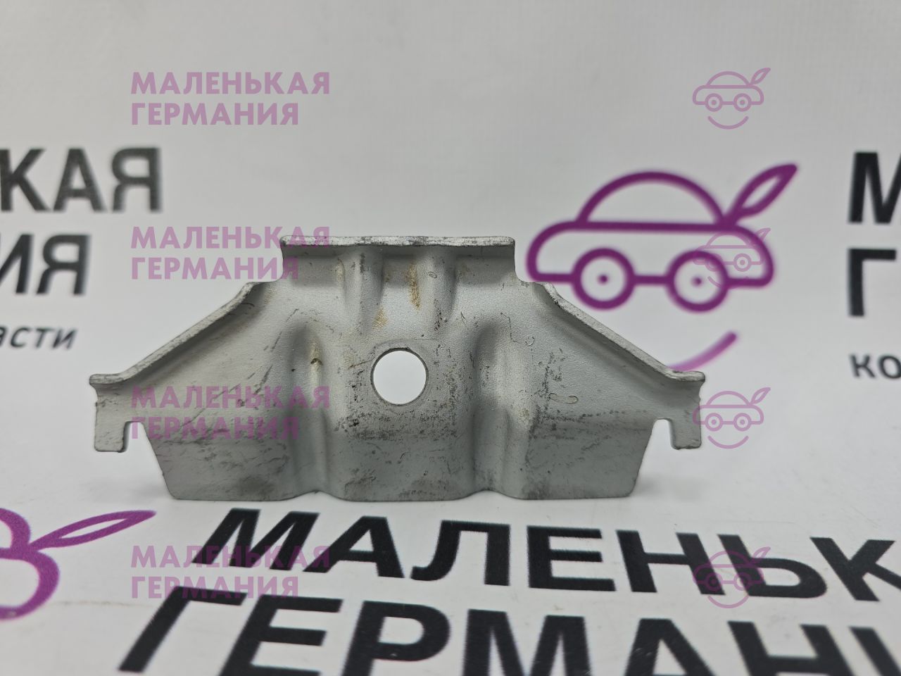 кронштейн (крепление) BMW X6 F16 2014, 3.0 л., N55 B30 A, бензин, АКПП, красный, правый руль, 61217612860, 7612860 - фото №1