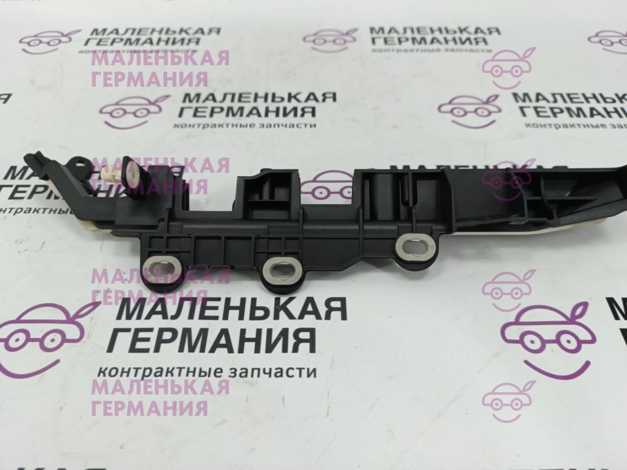 кронштейн (крепление) BMW 5 серия G30/G31 G30 2019, 4.4 л., N63 B44 C, бензин, АКПП, carbonschwarz metallic (416), седан, полный привод, 61139334787, 9334787, 61139334789, 9334789 - фото №1