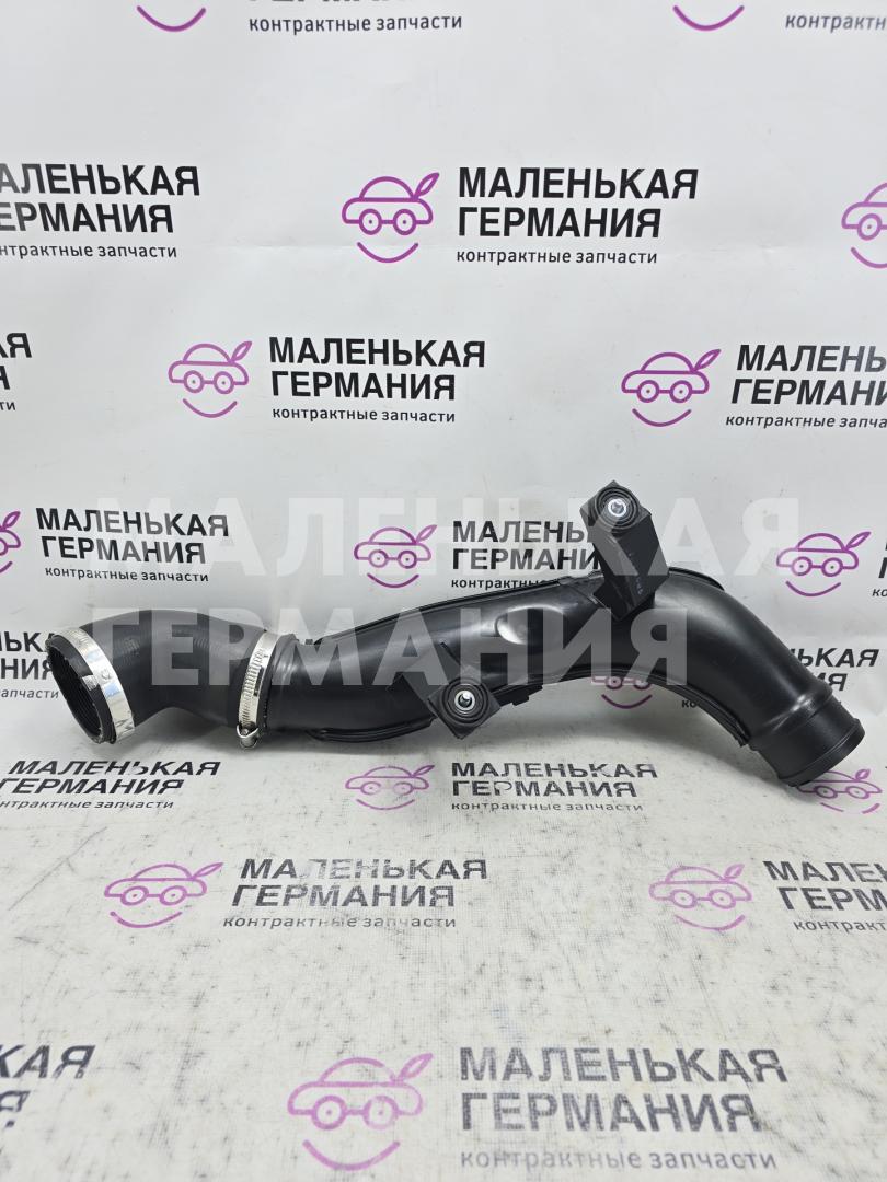 патрубок интеркулера Volkswagen Golf GTI 6 поколение 2011, 2.0 л., CCZB, бензин, робот, b4/b9a белый, хетчбэк 5 дв., передний привод, правый руль, 1K0145838AG, 1K0145770AH - фото №1