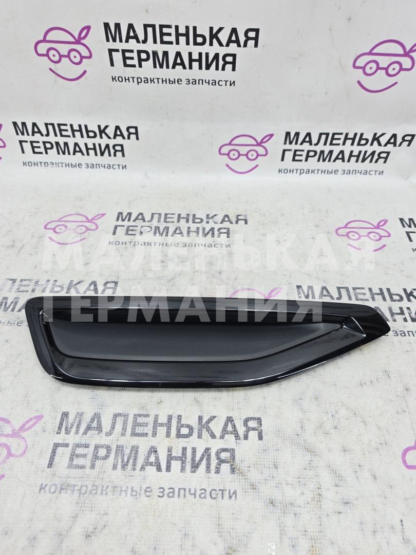 Накладка воздуховода крыла прав. BMW X5 G05 (2018 - 2026), 3.0 л., B58B30C, бензин, черный, полный привод, 51137418178, 7418178 - фото №1