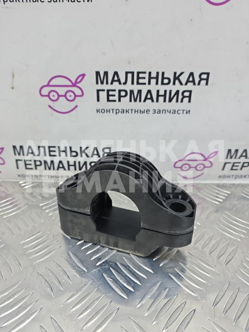 крепление стабилизатора / втулки стабилизатора BMW 5 серия G30/G31 G30 2017, 2.0 л., B47 D20 A, дизель, АКПП, black sapphire metallic (475), седан, задний привод, правый руль, 6861472, 31356861471, 6861471, 31356861472 - фото №1