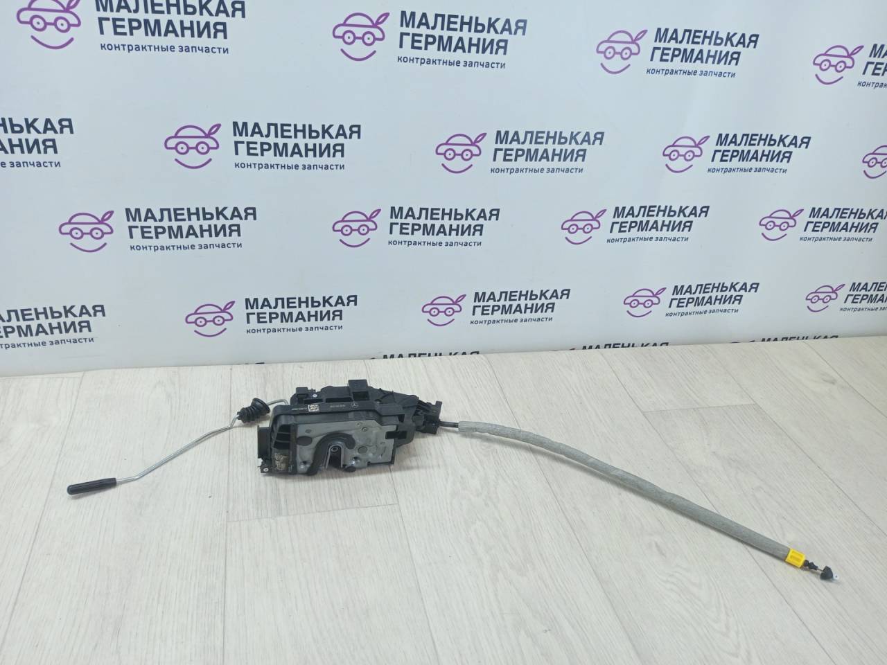 замок двери передней правой Mercedes-Benz C-Класс W205/S205/C205 2014, 2.0 л., M 274.920, бензин, АКПП, белый, седан, задний привод, правый руль, A0997206701, A2220063999 - фото №1