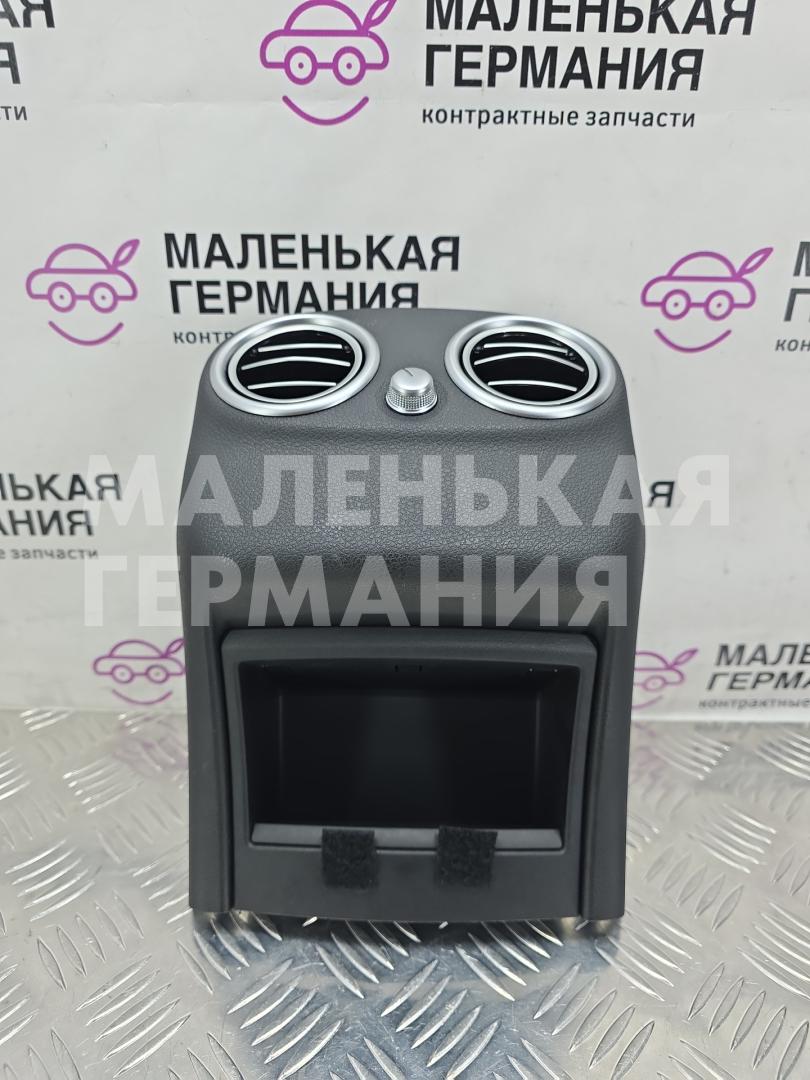 Декоративная накладка центральной консоли Mercedes-Benz C-Класс W205/S205/C205 W205.042 2014, 2.0 л., M 274.920, бензин, АКПП, 755 серый, седан, задний привод, правый руль, A2058300501 - фото №1
