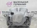 суппорт передний правый BMW 5 серия G30/G31 G30 2018, 2.0 л., B48 B20 A, бензин, АКПП, a96 mineral-weiss metallic, седан, задний привод, правый руль, 34106882256, 6882256, 34106872800, 6872800 - фото №5