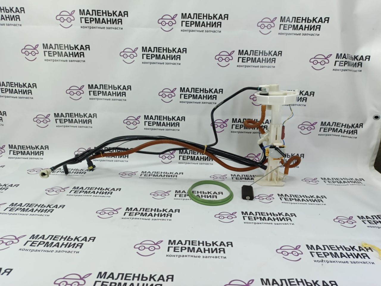 насос топливный BMW X6 F16 2014, 3.0 л., N55 B30 A, бензин, АКПП, красный, правый руль, 16117366123, 7366123, 16117212588, 7212588 - фото №1