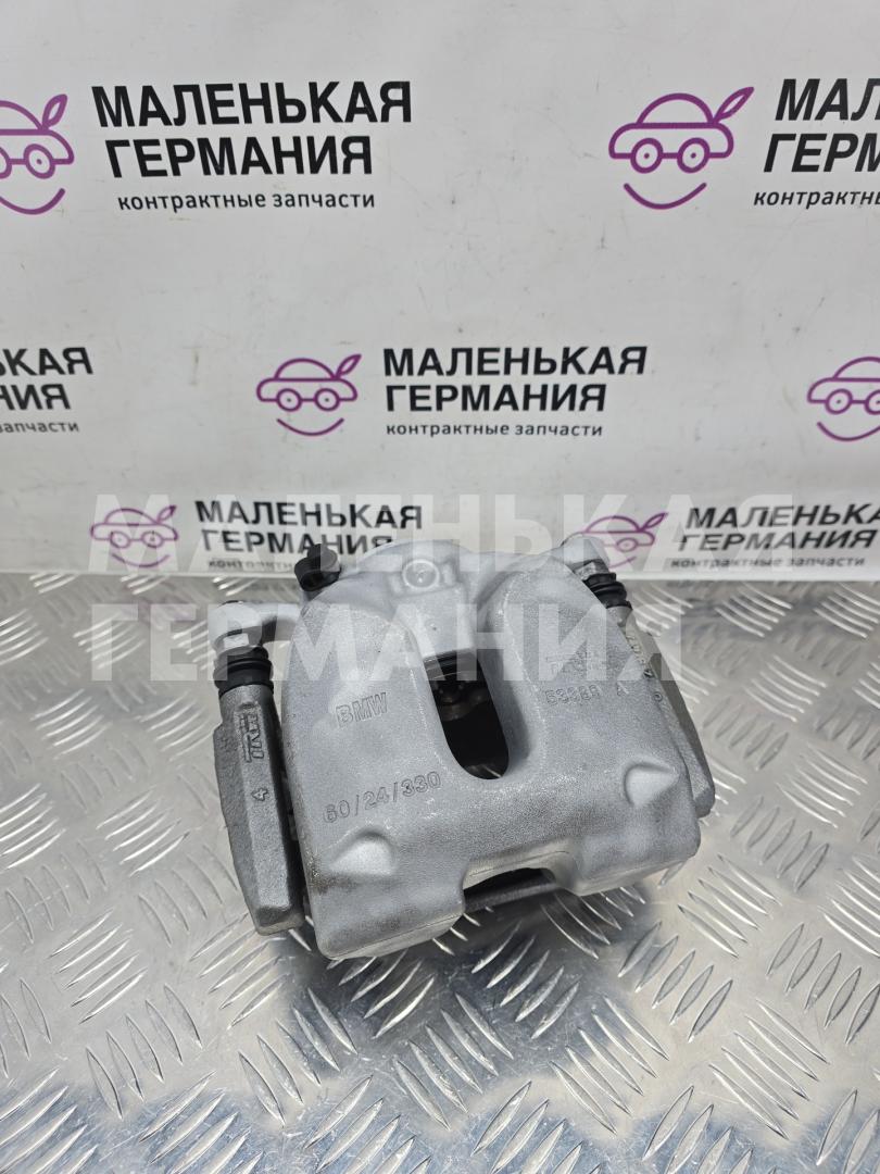 суппорт передний левый BMW 5 серия G30/G31 G30 2018, 2.0 л., B48 B20 A, бензин, АКПП, a96 mineral-weiss metallic, седан, задний привод, правый руль, 34106872799, 6872799, 34106882255, 6882255 - фото №1