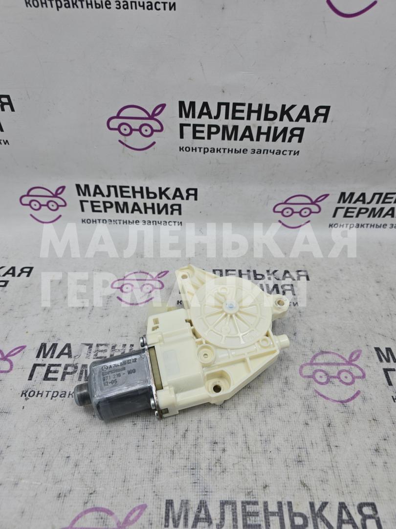 моторчик стеклоподъемника передний правый Mercedes-Benz E-Класс W212/S212/C207/A207 W212 2012, 1.8 л., M 271.860, бензин, АКПП, 040 черный, седан, задний привод, правый руль, A2048200242 - фото №1