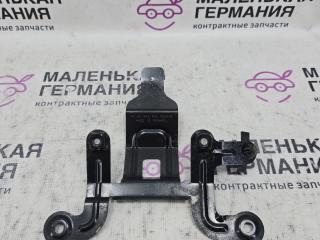 кронштейн (крепление) Volkswagen Golf GTI 6 поколение 2011, 2.0 л., CCZB, бензин, робот, b4/b9a белый, хетчбэк 5 дв., передний привод, правый руль, 5K2906285, 5K2906285KKE, 5K2906257B
