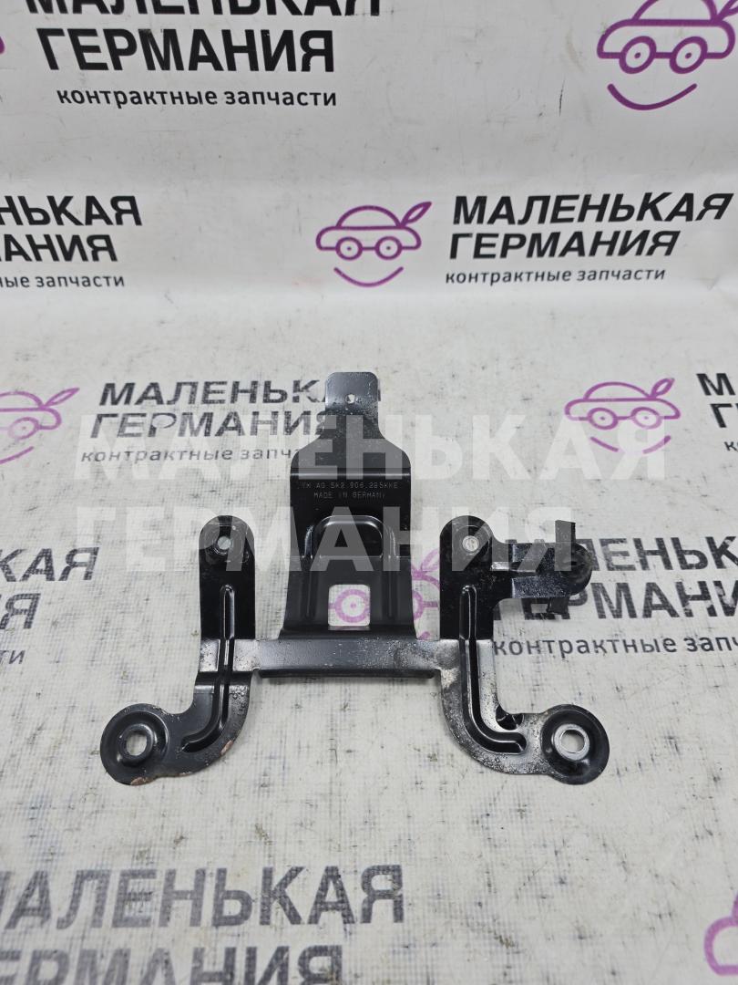 кронштейн (крепление) Volkswagen Golf GTI 6 поколение 2011, 2.0 л., CCZB, бензин, робот, b4/b9a белый, хетчбэк 5 дв., передний привод, правый руль, 5K2906285, 5K2906285KKE, 5K2906257B - фото №1