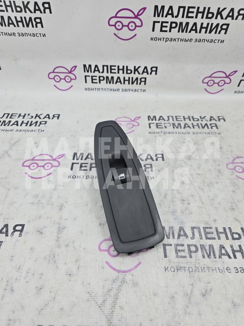 кнопка стеклоподъемника двери передней левой BMW 1 серия F20/F21 F20 2013, 3.0 л., N55 B30 A, бензин, АКПП, 300, u300 — alpinweiss iii, хетчбэк 5 дв., задний привод, правый руль, 61319208107, 9208107, 7283835, 51417240421, 7240421 - фото №1