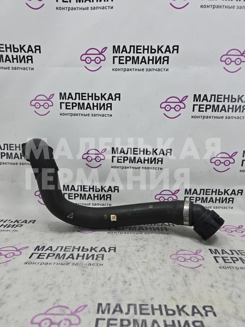 патрубок радиатора BMW 5 серия G30/G31 G30 2018, 2.0 л., B48 B20 A, бензин, АКПП, a96 mineral-weiss metallic, седан, задний привод, правый руль, 17128602603, 8602603 - фото №1